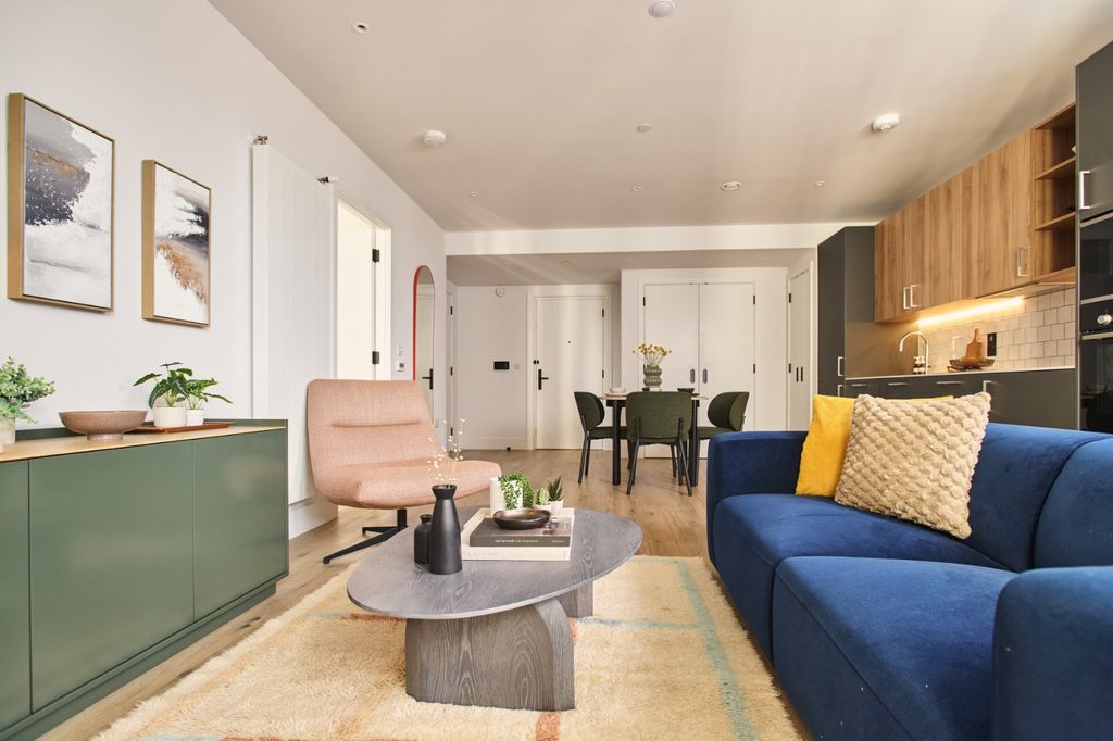 Property photo 1 of 17