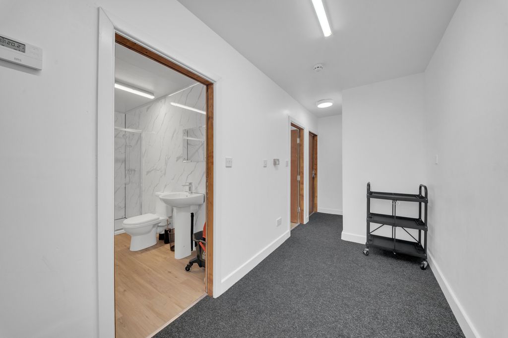 Property photo 1 of 28