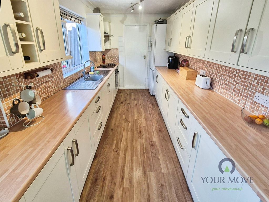 Property photo 3 of 16 Kitchen