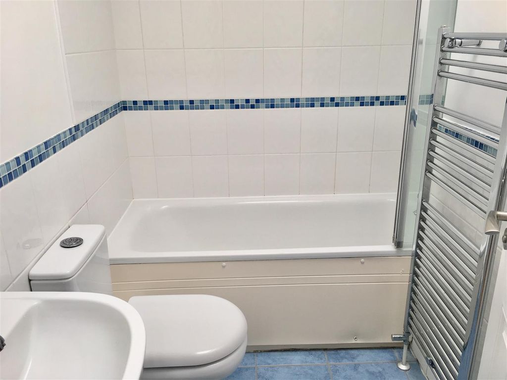 Property photo 3 of 8 Bathroom