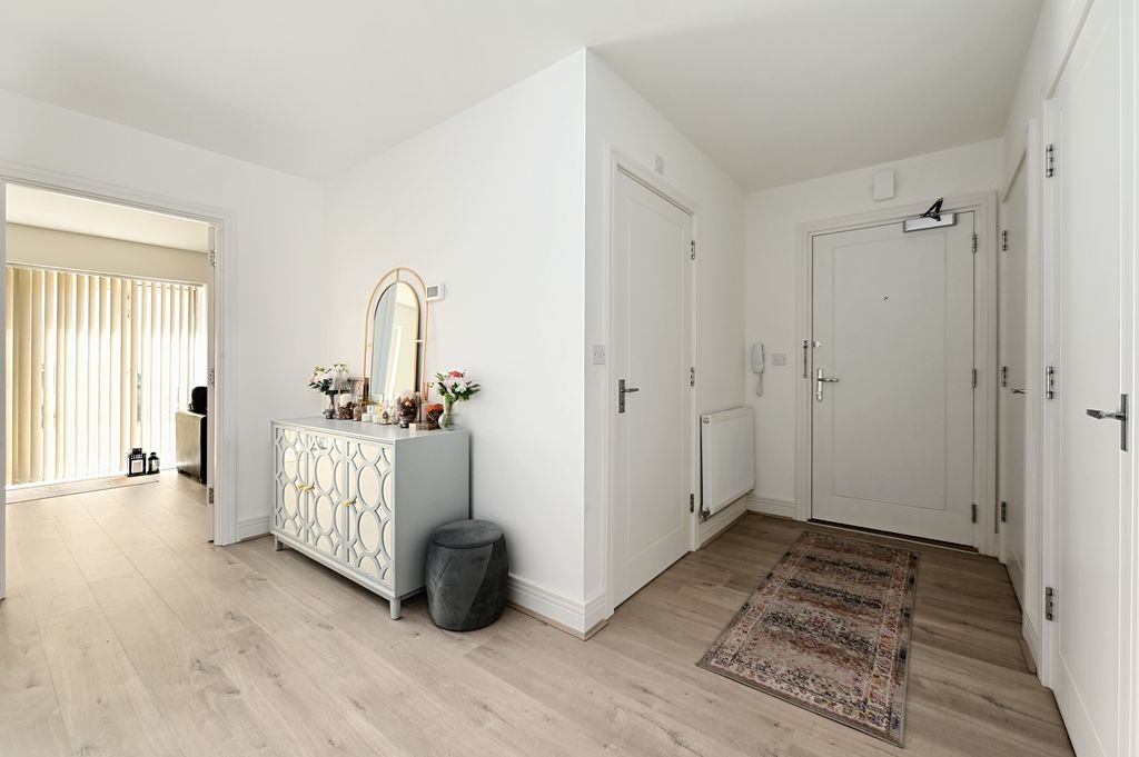 Property photo 3 of 12 Entrance Hall