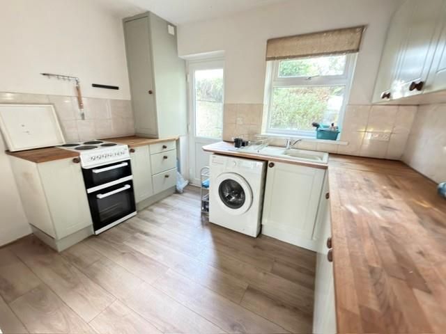 Property photo 2 of 11 Kitchen