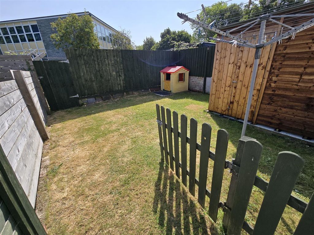 Property photo 3 of 18 Garden