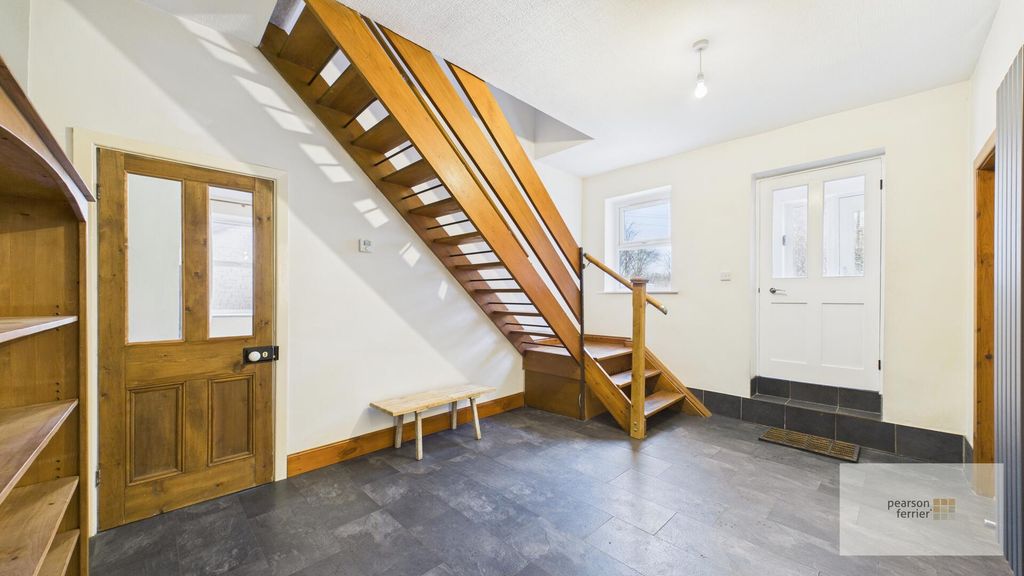 Property photo 2 of 13 Hallway