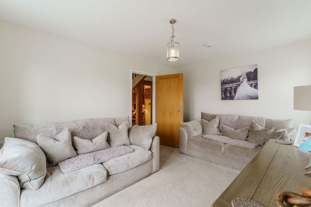 Property photo 3 of 25