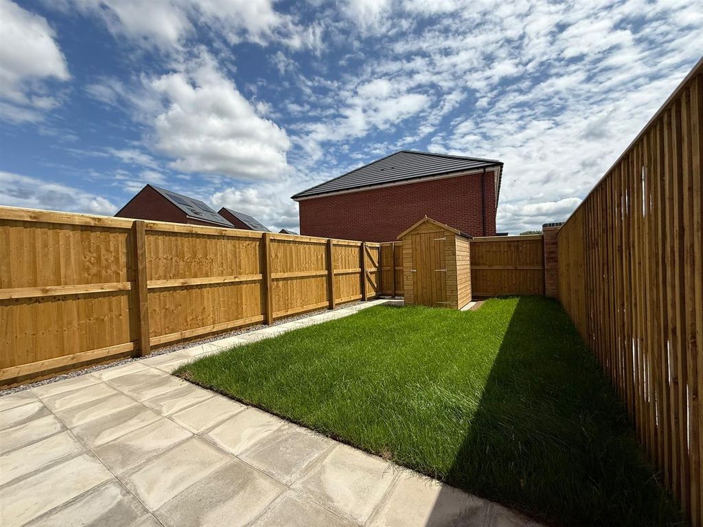 Property photo 2 of 14 F5d4B76A-c400-4d29-B2A3-9F4Afec15F30.Jpg