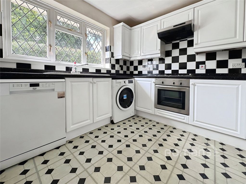 Property photo 3 of 15 Picture No. 12