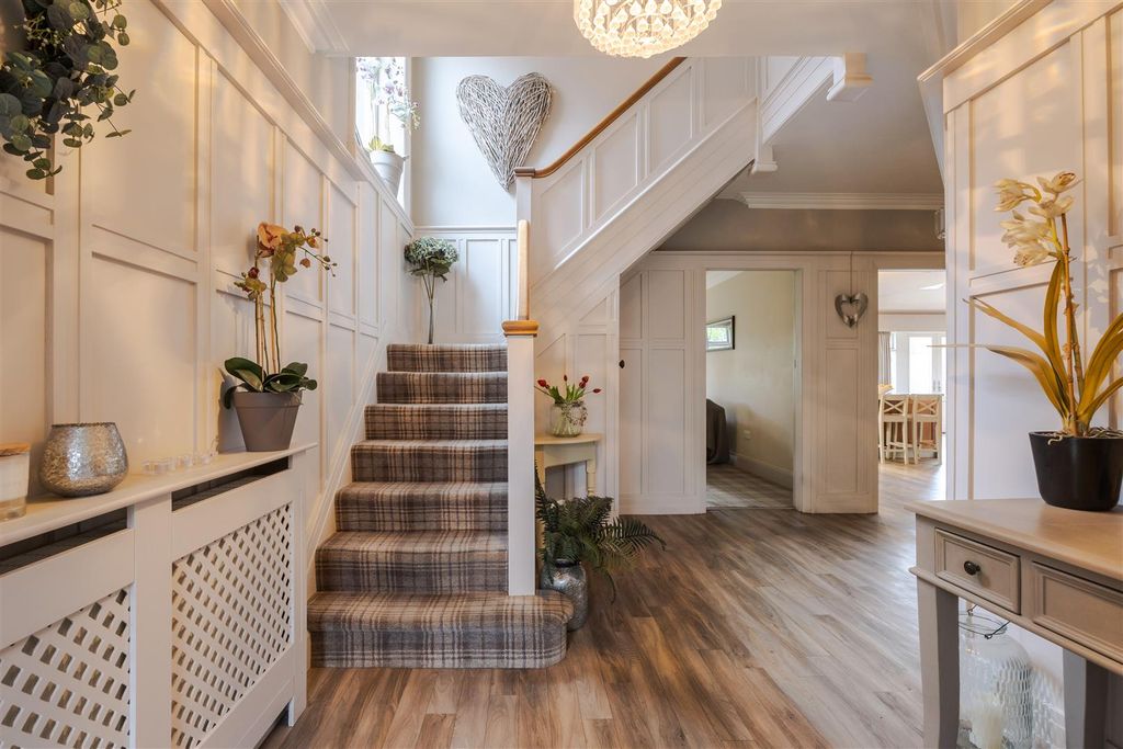 Property photo 3 of 22 Entrance