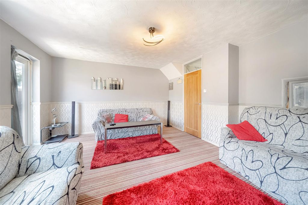 Property photo 2 of 9 51 Dandalan Clsoe-13.Jpg