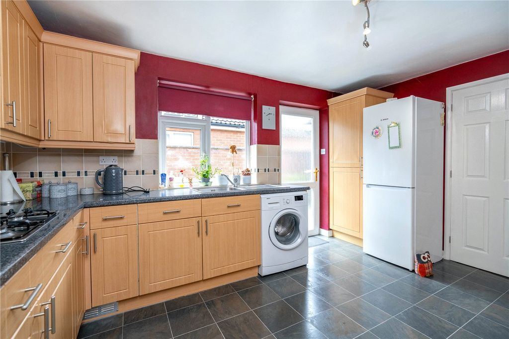 Property photo 2 of 16 Picture No. 13