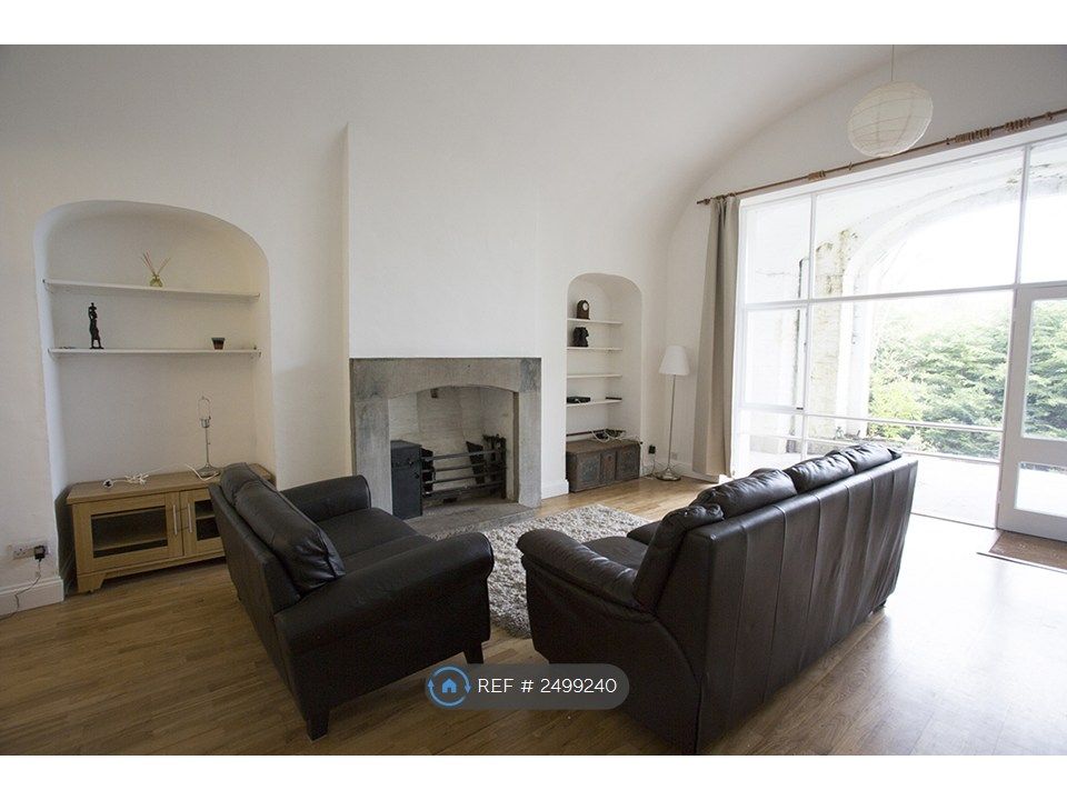Property photo 3 of 16 Large Living Space 6.63m x 6.12m