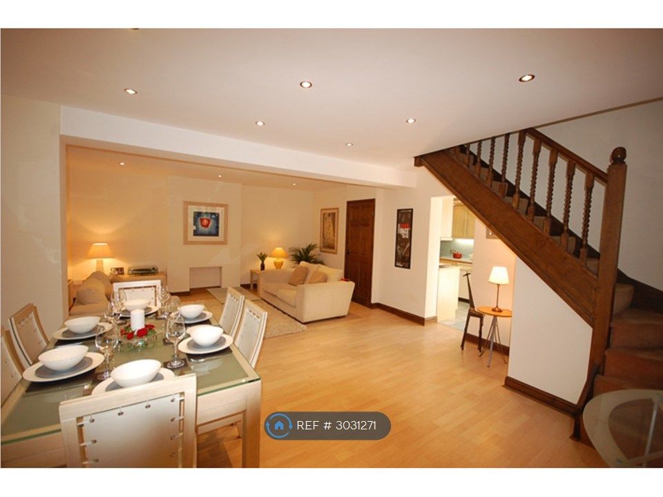 Property photo 3 of 27 Living/Dining Room