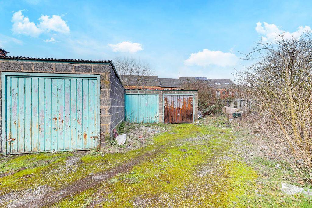 Property photo 3 of 5