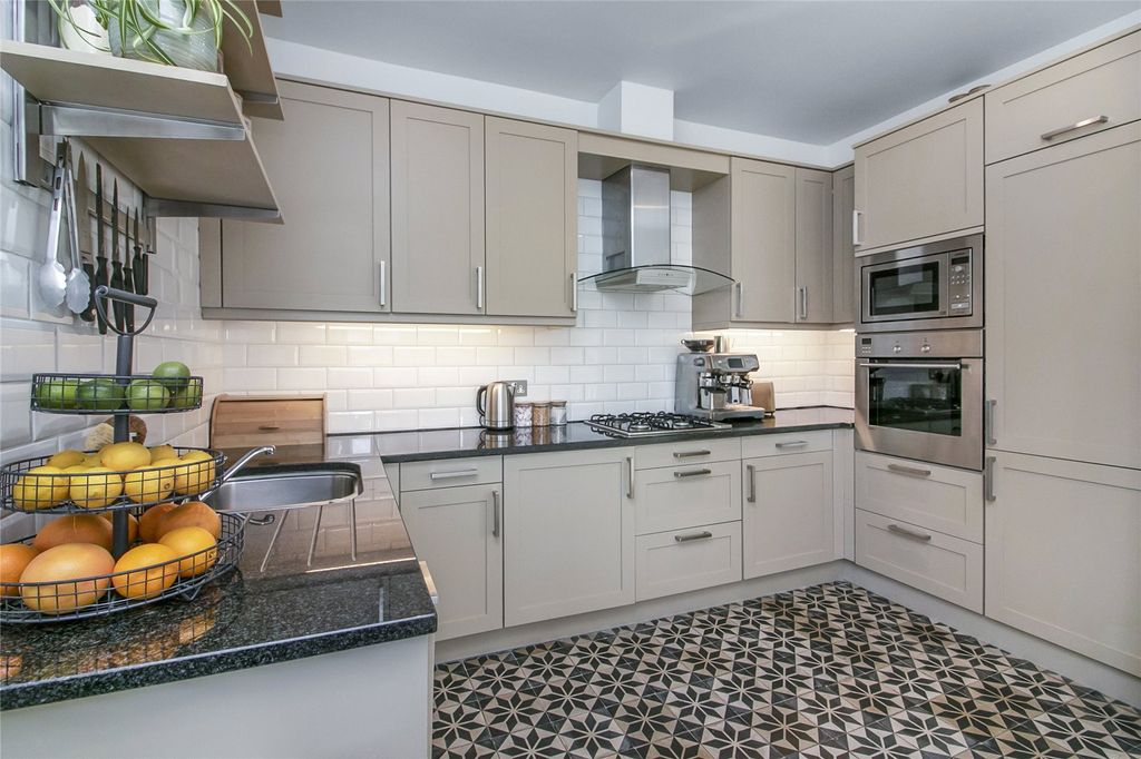 Property photo 2 of 19 Kitchen