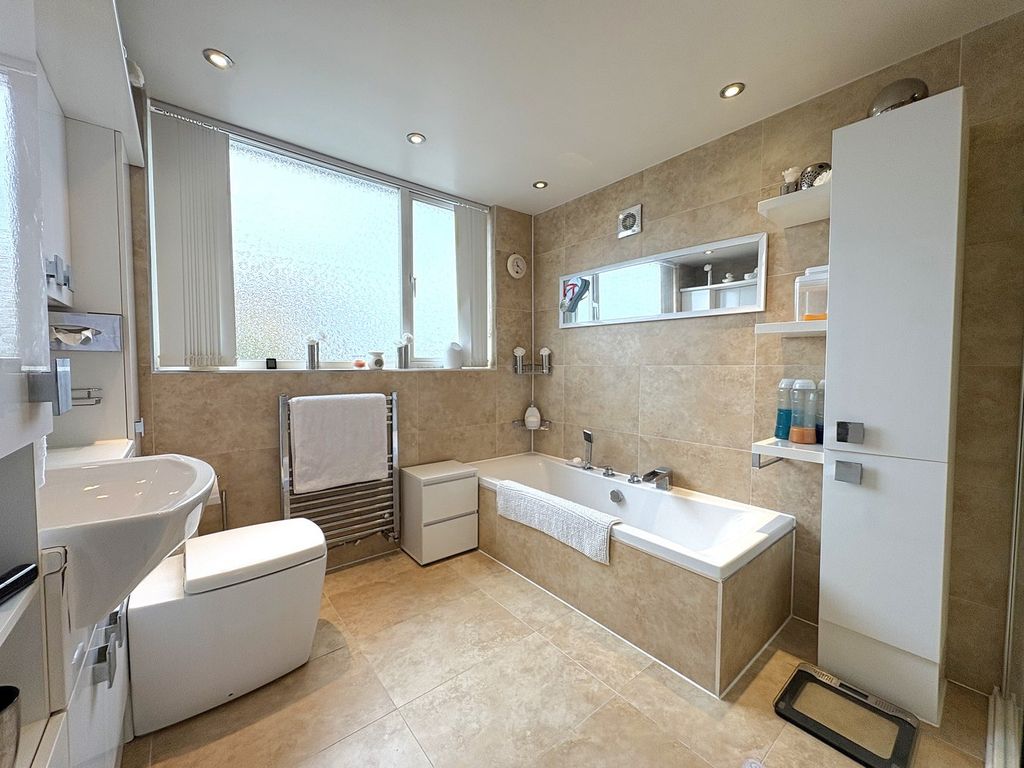 Property photo 3 of 27