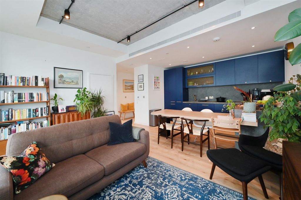 Property photo 3 of 22 Rendel House (5).Jpg