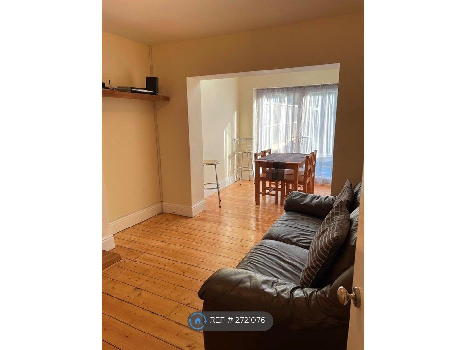 Property photo 2 of 9 Lounge/Dinner