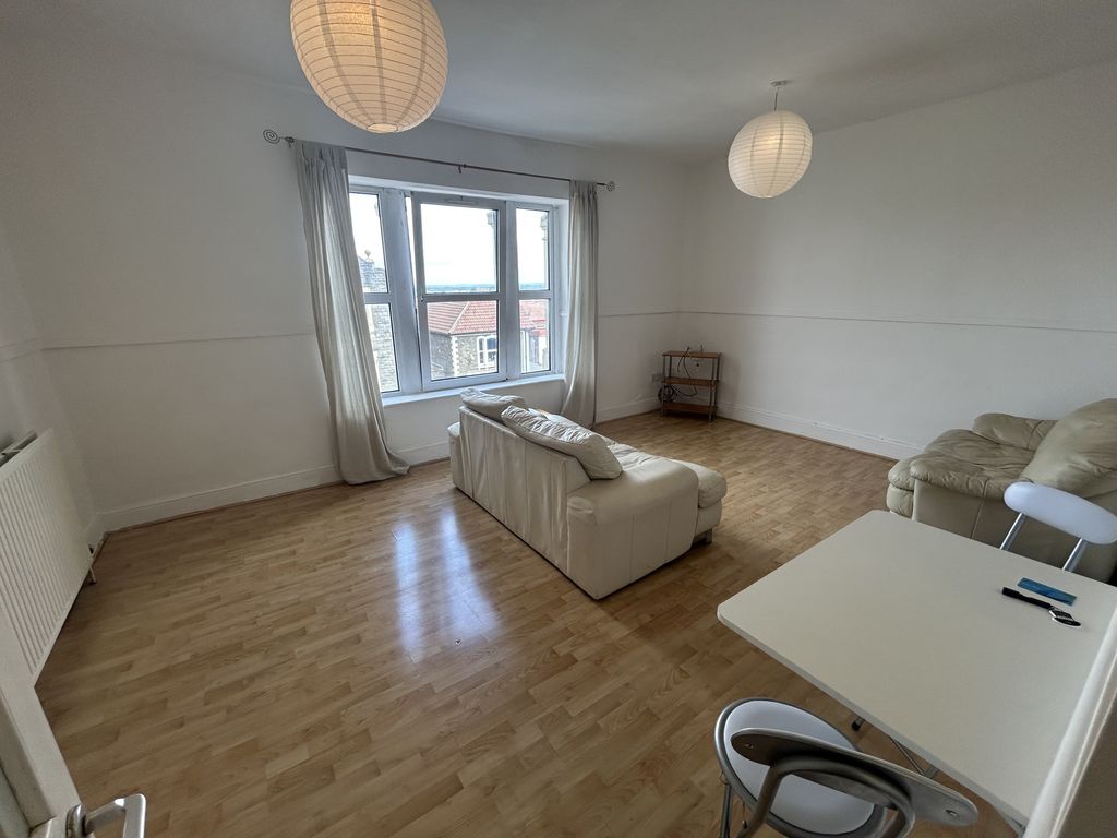 Property photo 2 of 14 Staple Hill Broad Street 8B Living Room1