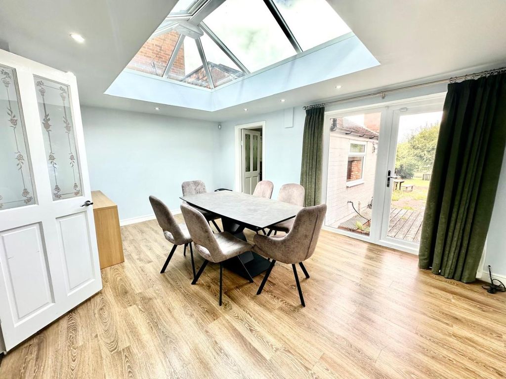 Property photo 2 of 22 263 Tamworth Road.Jpg