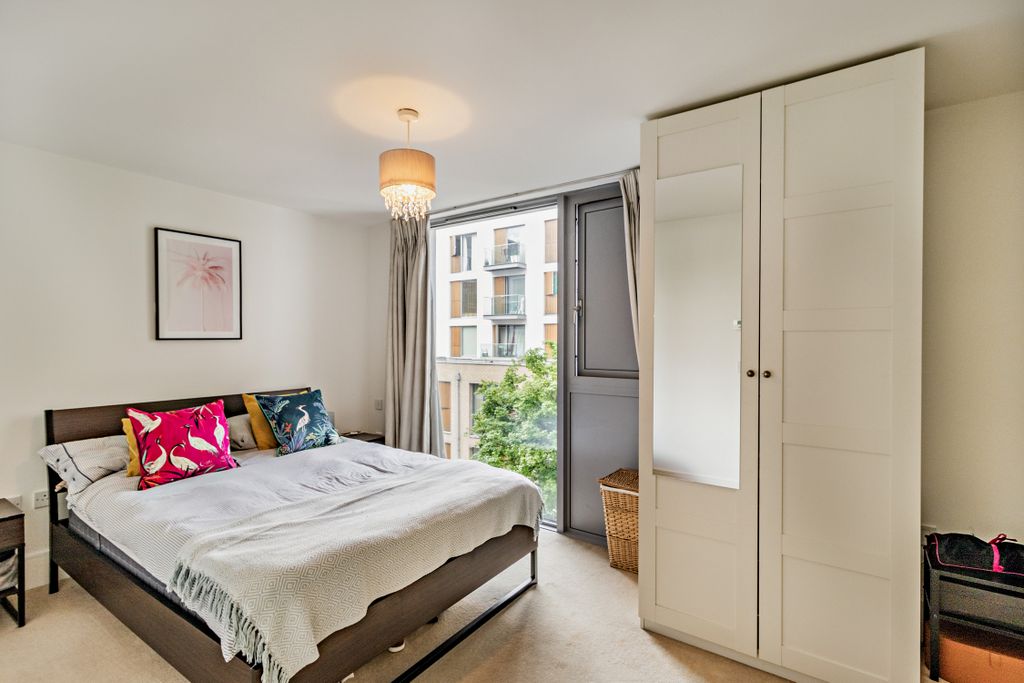 Property photo 3 of 12 8550129-Interior02-800