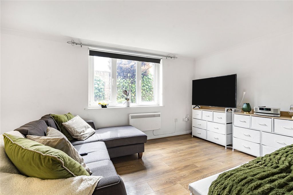 Property photo 2 of 10 Studio Room