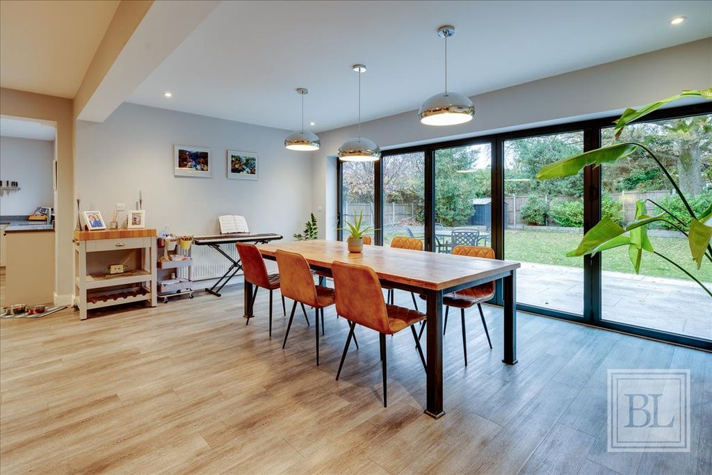 Property photo 3 of 27