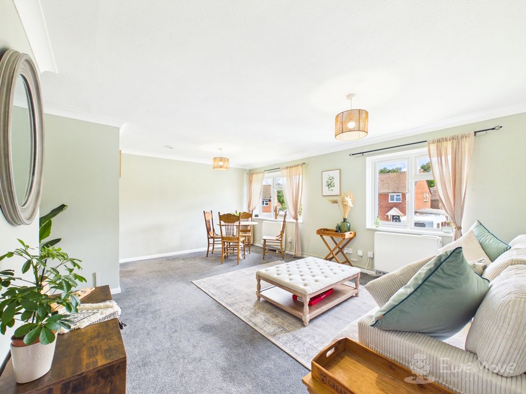 Property photo 1 of 7 Living Room