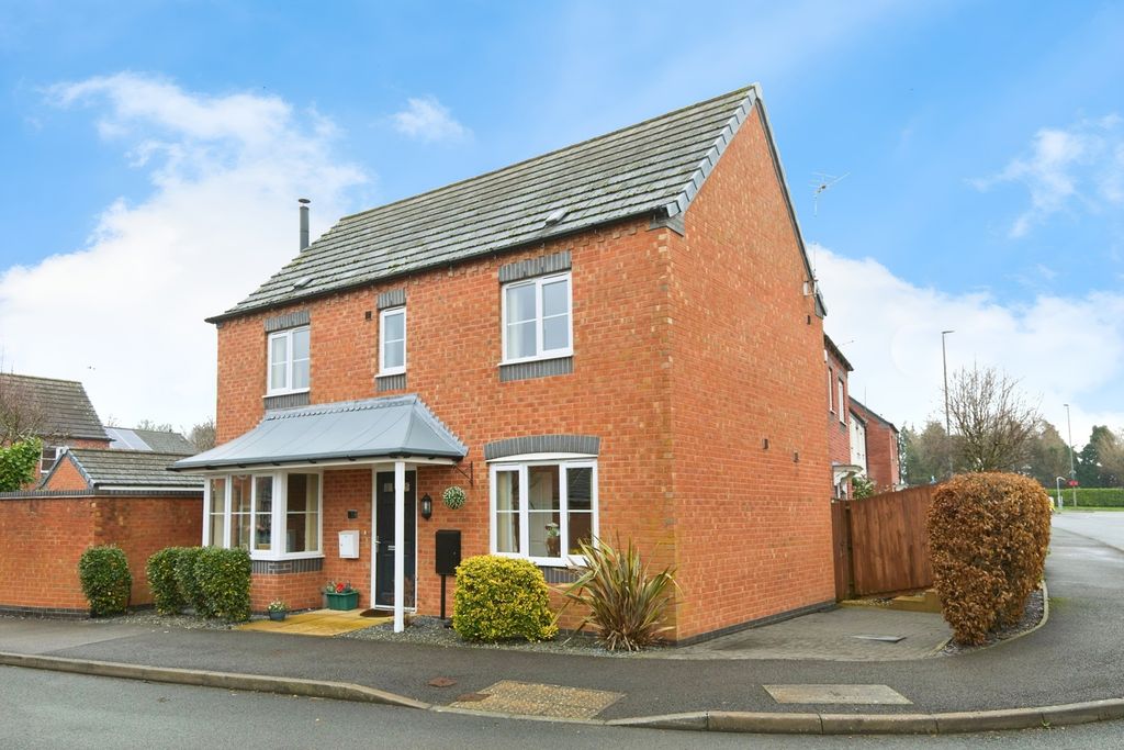 Property photo 1 of 18 Front