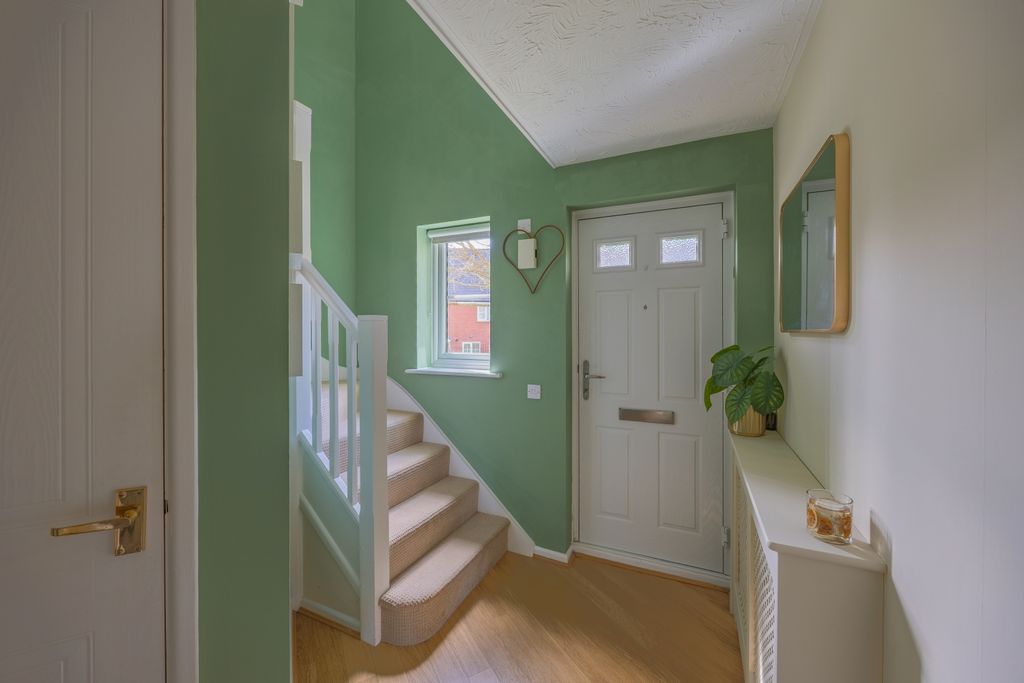 Property photo 2 of 28 Ewemove Taunton Nichol Place (13)