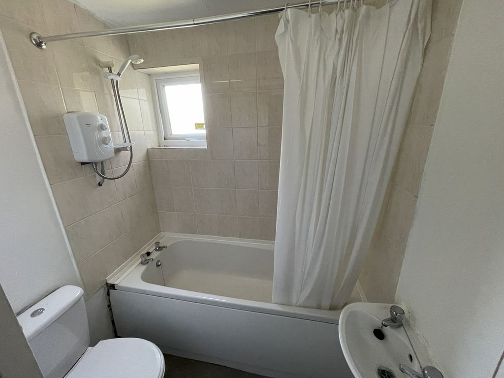 Property photo 3 of 6 Bathroom