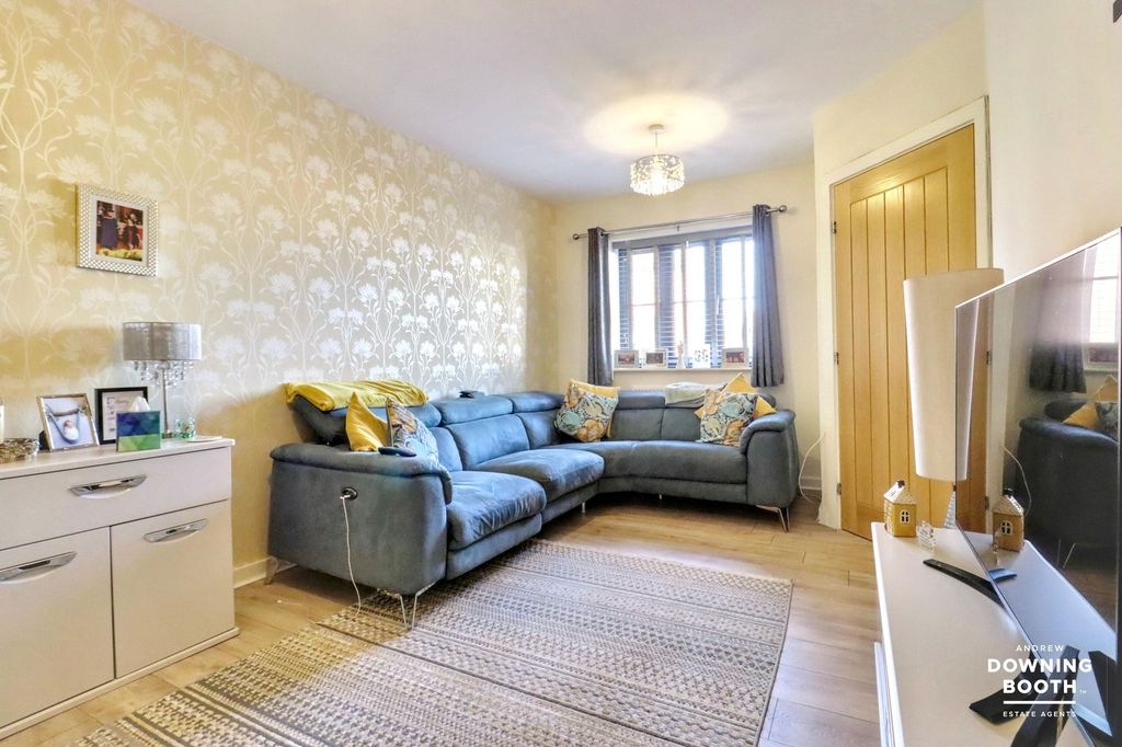 Property photo 2 of 23