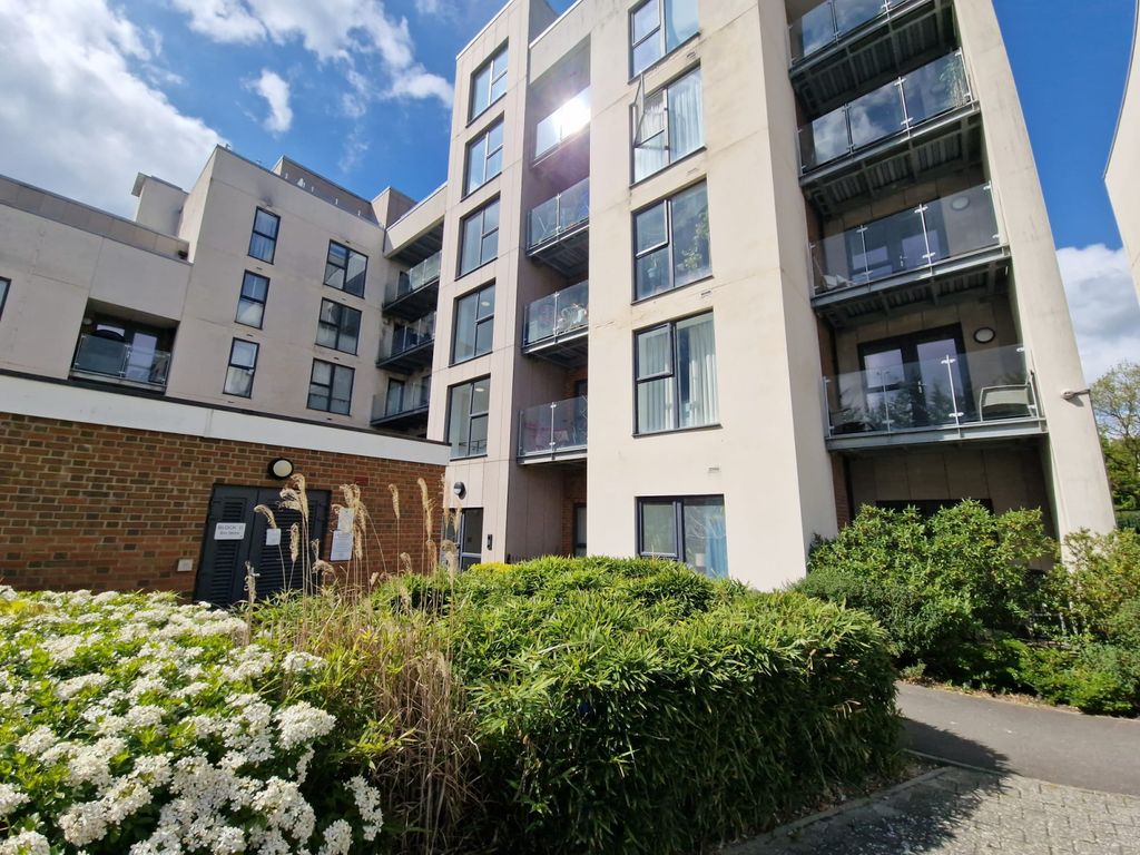 Property photo 1 of 11 2 Bedroom - Gemini Park, Borehamwood, Wd6