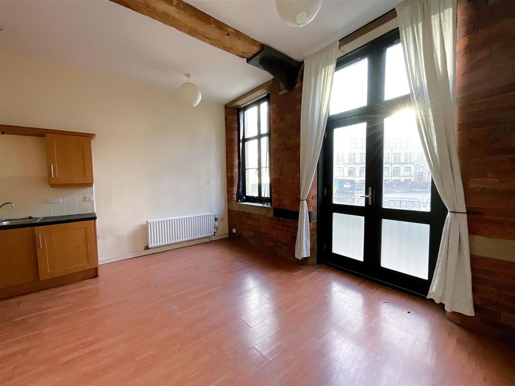 Property photo 1 of 11 Open Plan Lounge