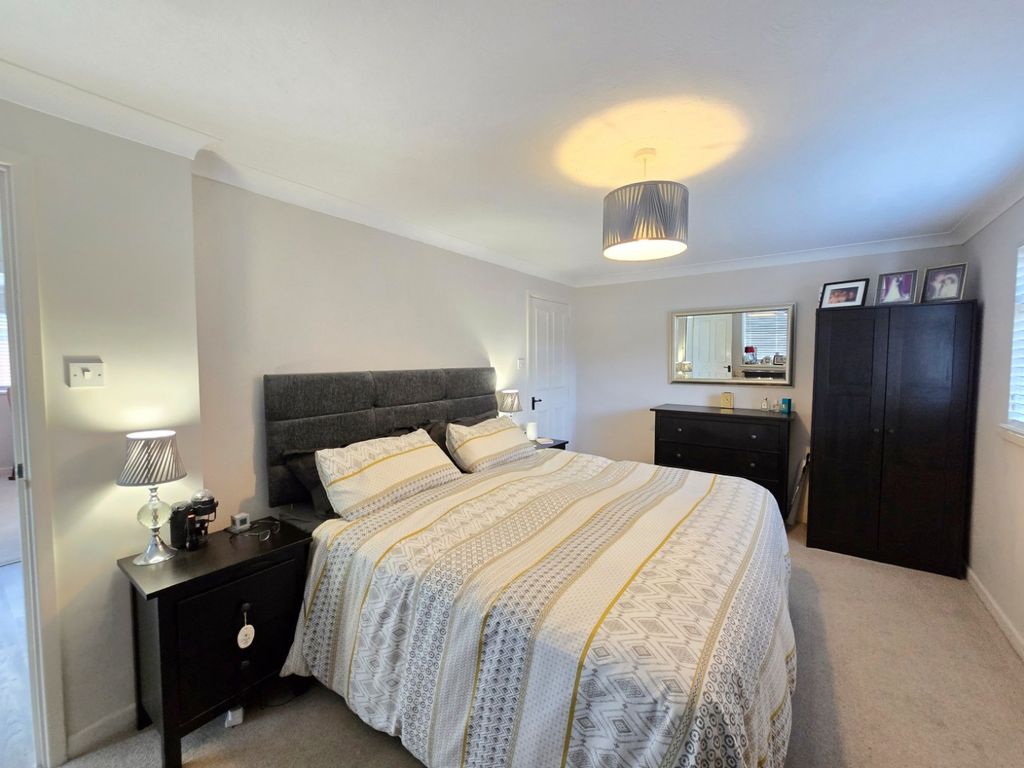 Property photo 2 of 16 5228925