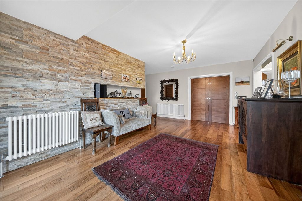 Property photo 2 of 12 Hallway