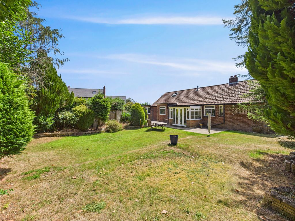 Property photo 2 of 14 Cam01354G0-Pr0554-Still018