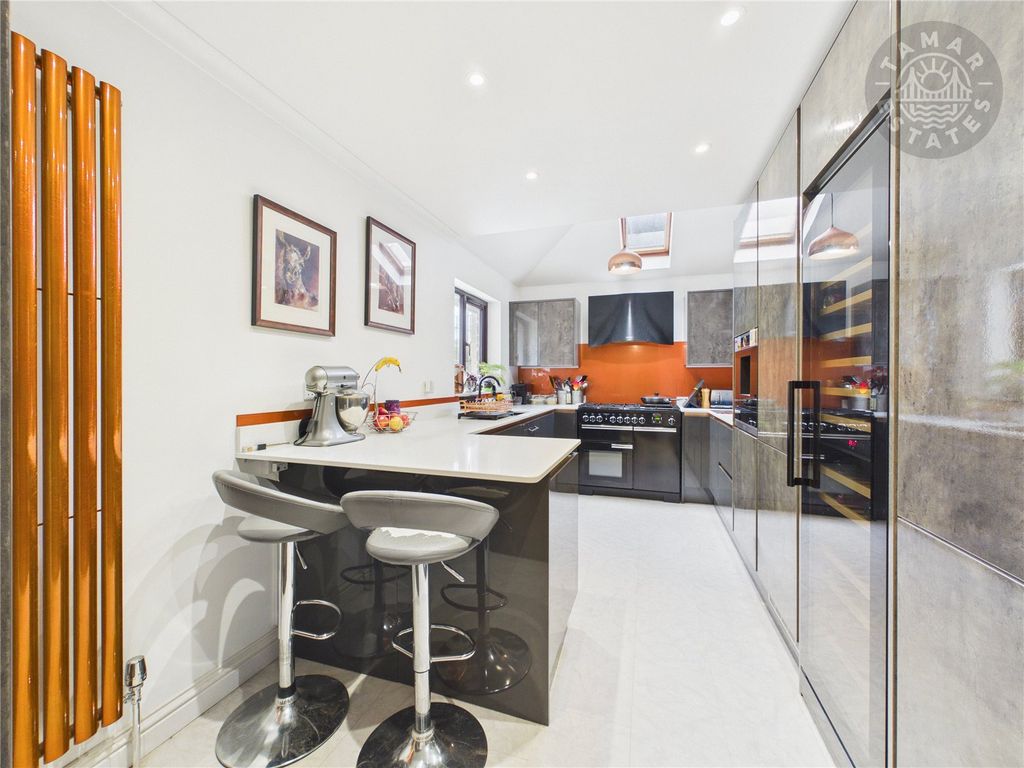 Property photo 2 of 25 Kitchen/Breakfast Rm