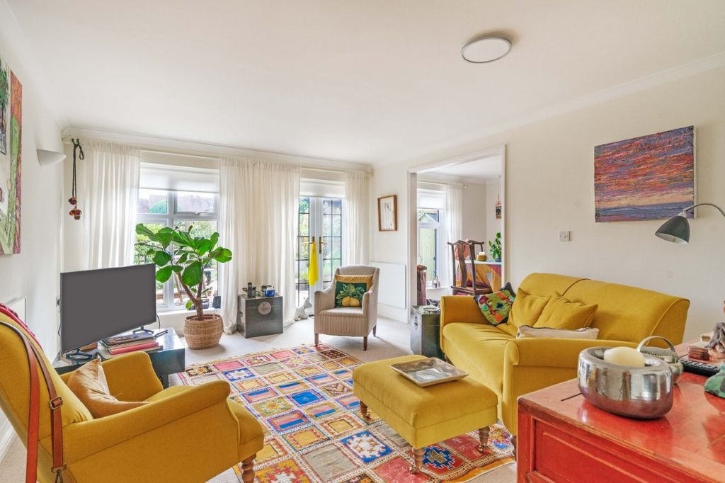 Property photo 2 of 16 Sitting Room