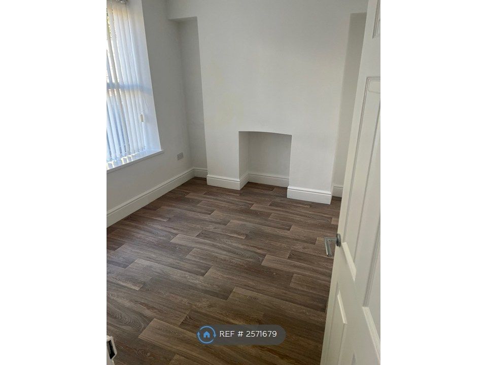 Property photo 3 of 15 Living Room