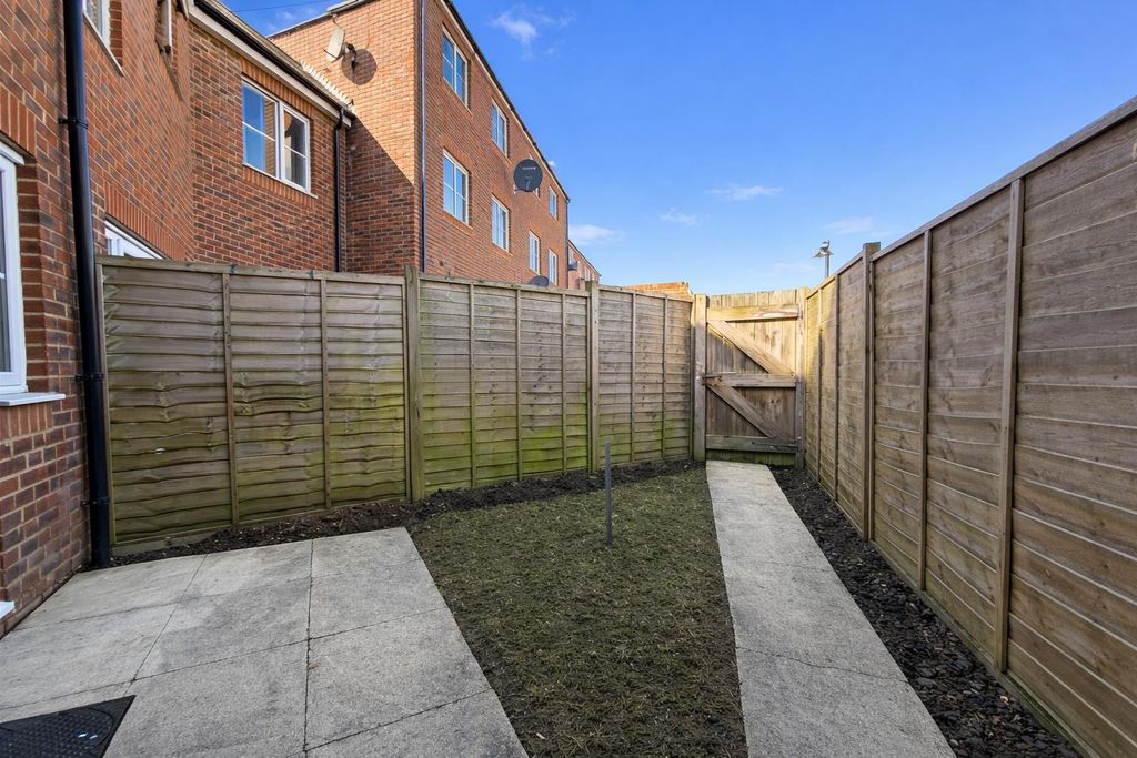 Property photo 2 of 21