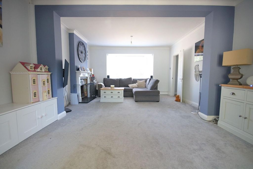 Property photo 3 of 16 liv2 (11).Jpg