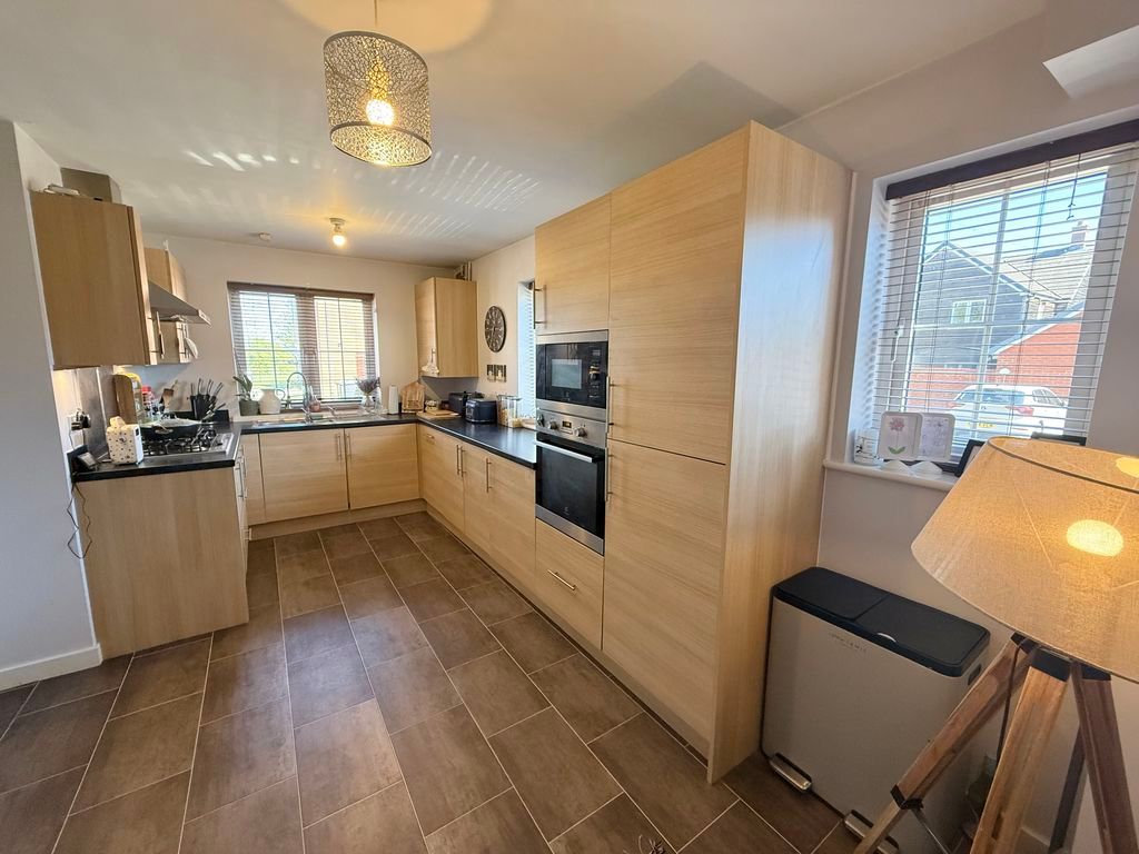 Property photo 2 of 17 Kitchen