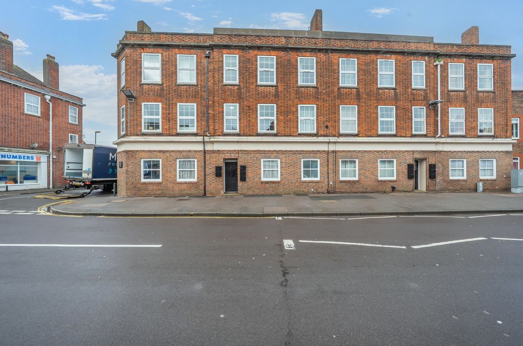 Property photo 1 of 8 1403040-19-697218...