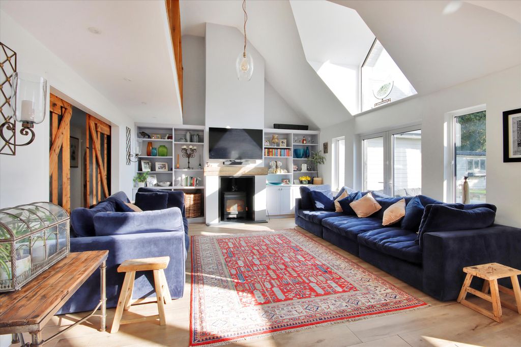 Property photo 2 of 22 Image