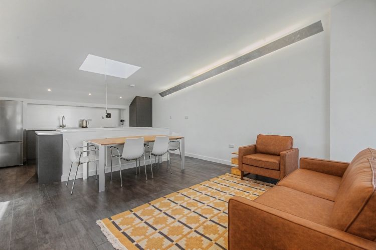 Property photo 2 of 9 327580