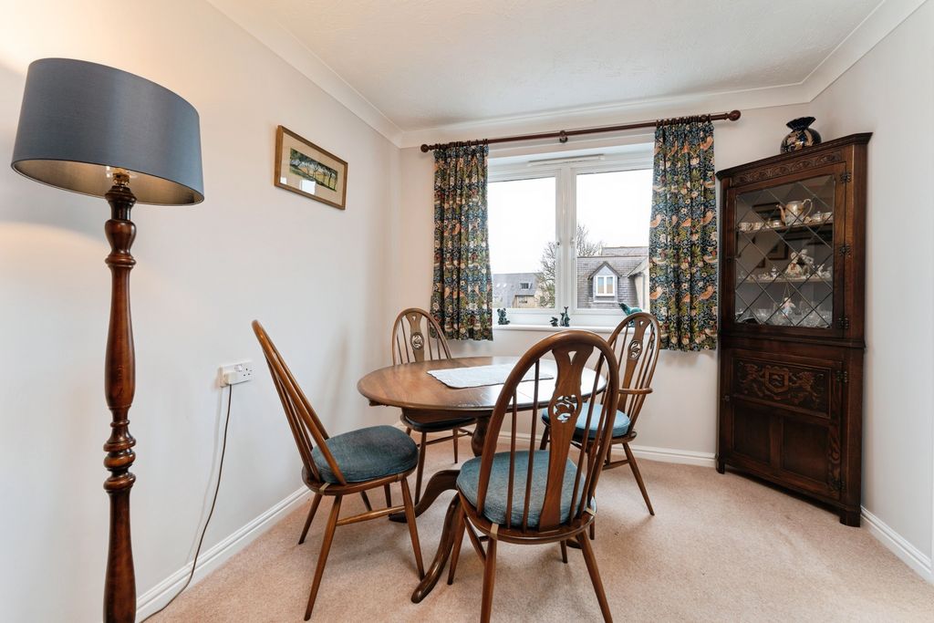 Property photo 3 of 12 Dining Area