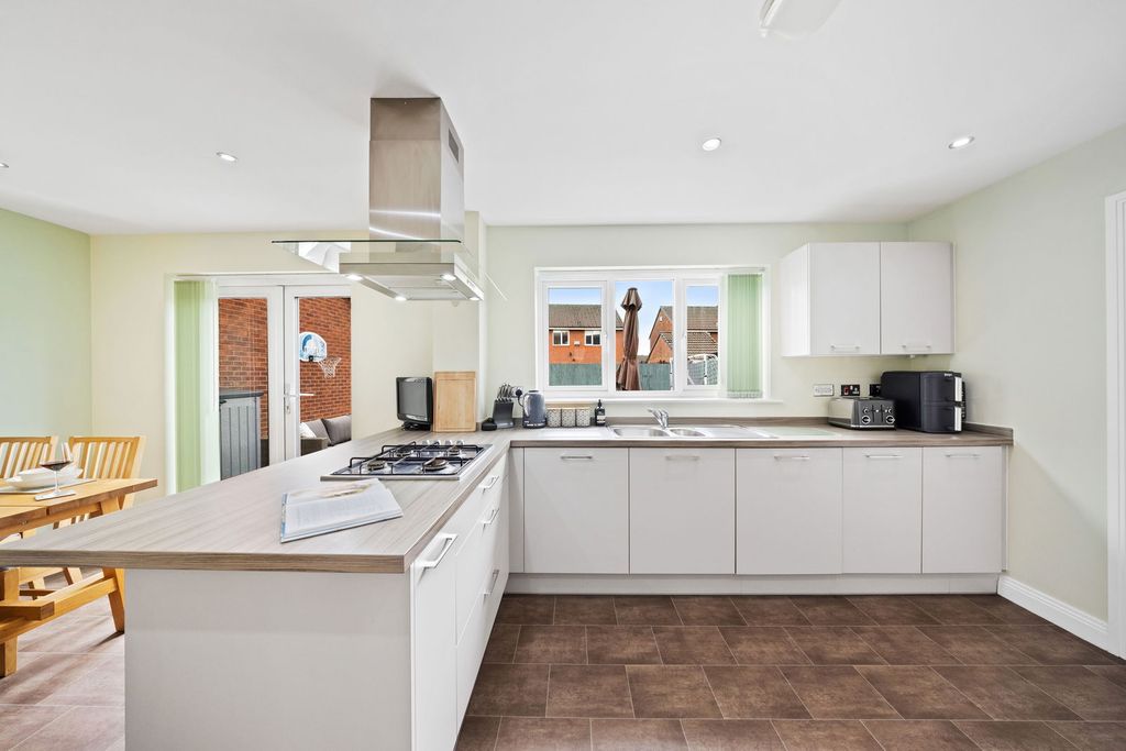 Property photo 2 of 24