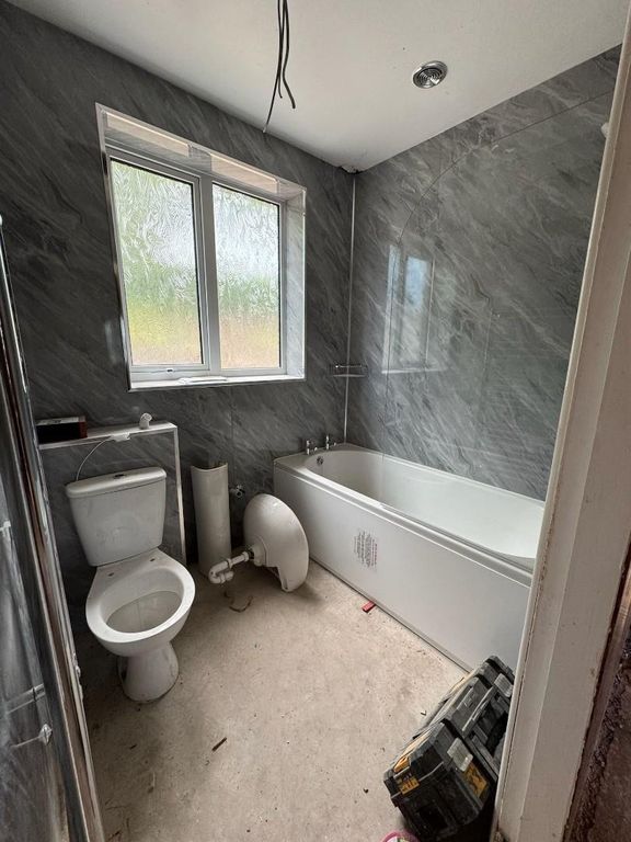 Property photo 2 of 6 Bathroom.Jpg