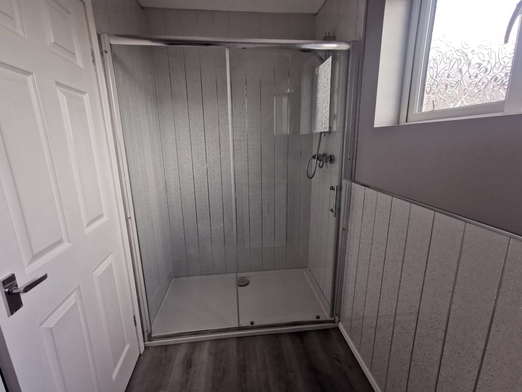 Property photo 1 of 5 Shower Room