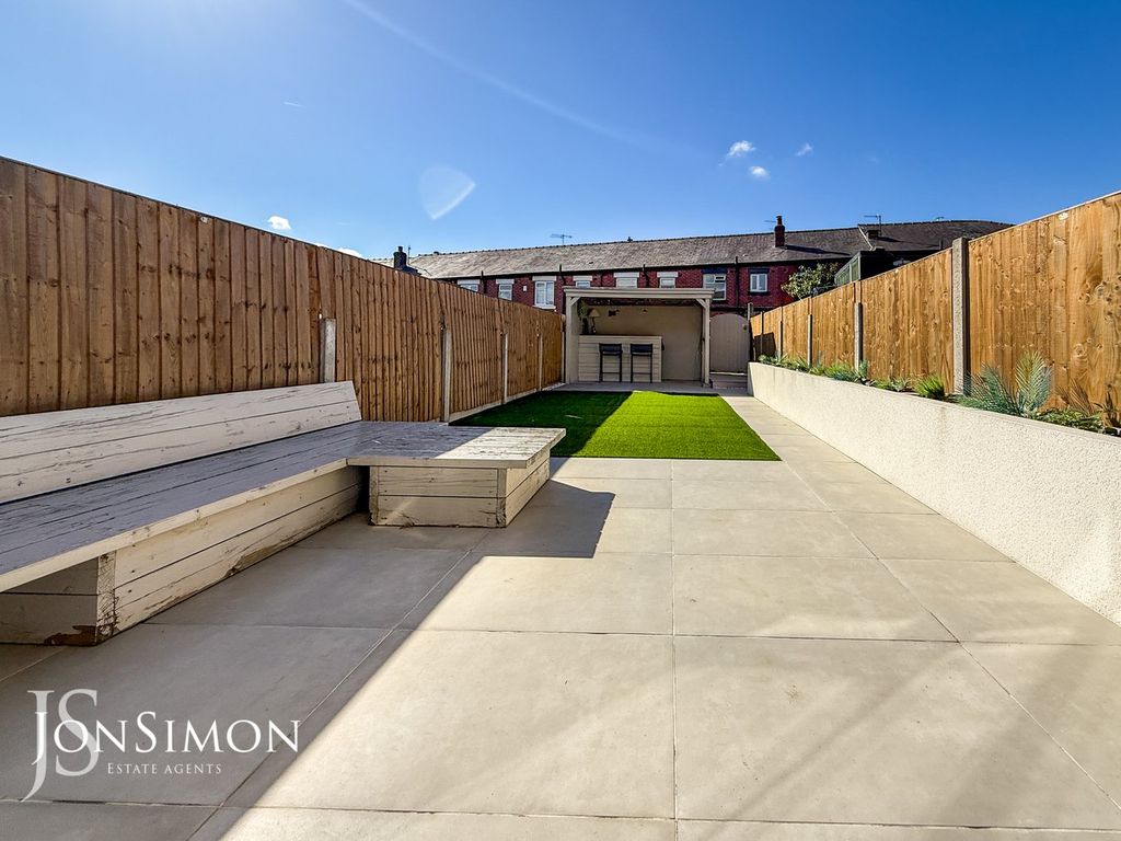 Property photo 2 of 31